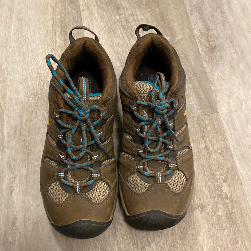 New Keen hiking shoes